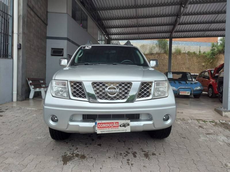 NISSAN - FRONTIER - 2011/2012 - Prata - R$ 88.000,00