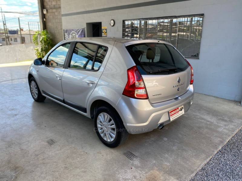 RENAULT - SANDERO - 2012/2012 - Prata - R$ 32.500,00