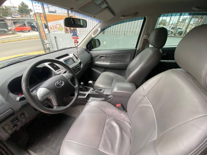TOYOTA - HILUX - 2013/2013 - Preta - R$ 135.000,00