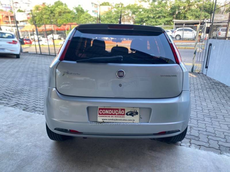 FIAT - PUNTO - 2011/2012 - Prata - R$ 32.600,00