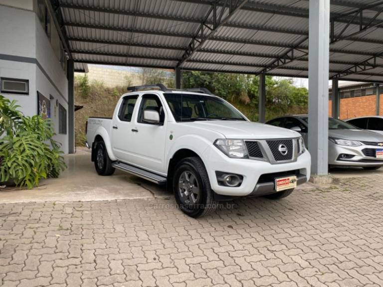 NISSAN - FRONTIER - 2012/2013 - Branca - R$ 99.900,00