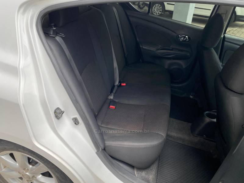 NISSAN - VERSA - 2014/2013 - Branca - R$ 42.800,00