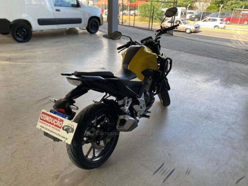 HONDA - CB 300F TWISTER - 2024/2024 - Dourada - R$ 24.490,00