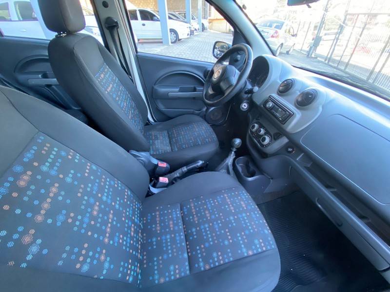 FIAT - UNO - 2012/2013 - Branca - R$ 29.990,00