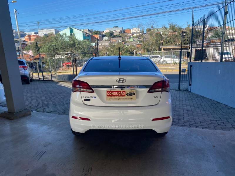 HYUNDAI - HB20S - 2018/2019 - Branca - R$ 66.800,00