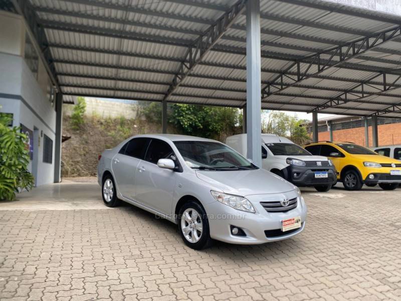 TOYOTA - COROLLA - 2010/2011 - Prata - R$ 66.900,00