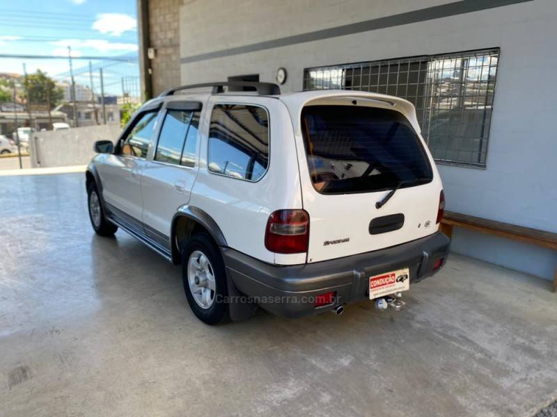 KIA MOTORS - SPORTAGE - 2002/2004 - Branca - R$ 28.500,00
