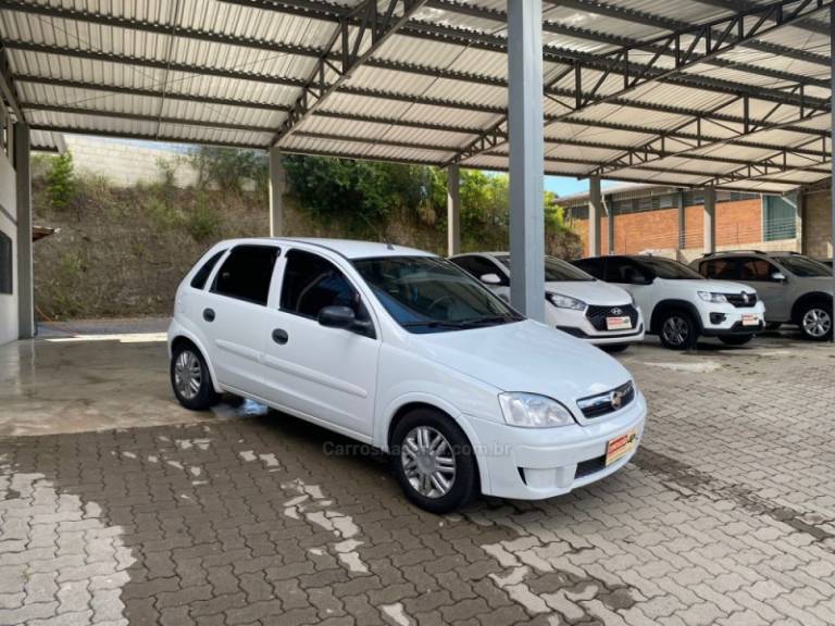 CHEVROLET - CORSA - 2010/2011 - Branca - R$ 32.000,00