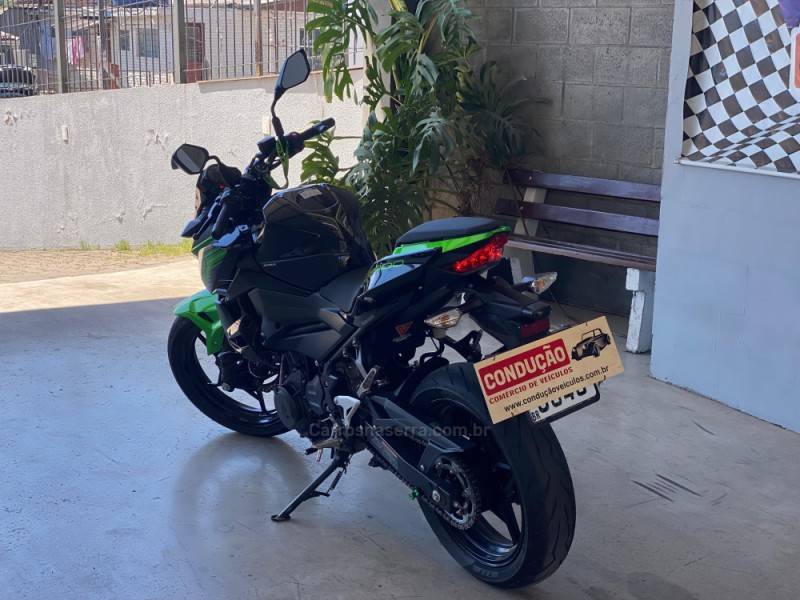 KAWASAKI - Z400 - 2019/2020 - Verde - R$ 28.000,00