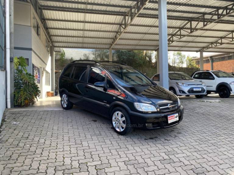 CHEVROLET - ZAFIRA - 2004/2005 - Preta - R$ 28.700,00