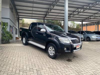 TOYOTA - HILUX - 2013/2013 - Preta - R$ 135.000,00