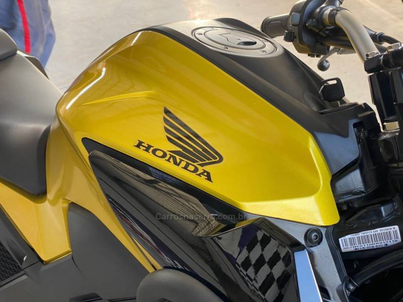 HONDA - CB 300F TWISTER - 2024/2024 - Dourada - R$ 24.490,00