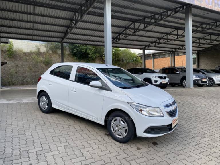 CHEVROLET - ONIX - 2013/2014 - Branca - R$ 41.000,00