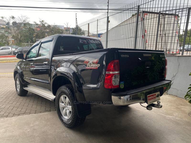 TOYOTA - HILUX - 2013/2013 - Preta - R$ 135.000,00