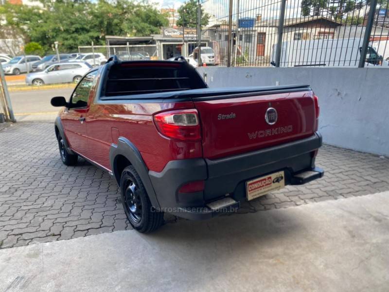 FIAT - STRADA - 2015/2016 - Vermelha - R$ 49.900,00
