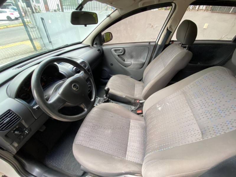 CHEVROLET - CORSA - 2010/2011 - Branca - R$ 29.000,00