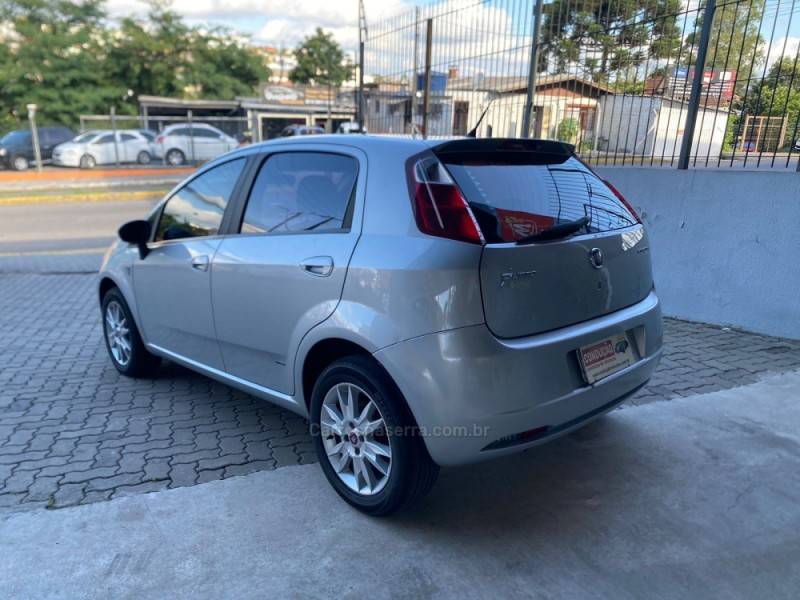 FIAT - PUNTO - 2011/2012 - Prata - R$ 32.600,00
