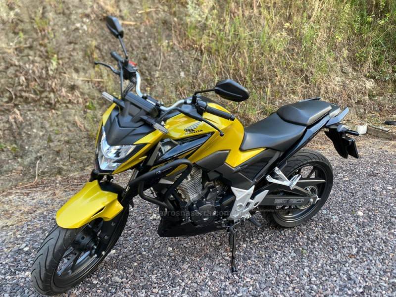 HONDA - CB 300F TWISTER - 2024/2024 - Dourada - R$ 24.490,00