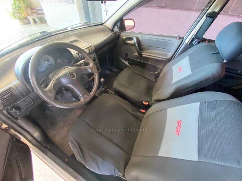 CHEVROLET - CORSA - 2004/2004 - Bege - R$ 8.500,00